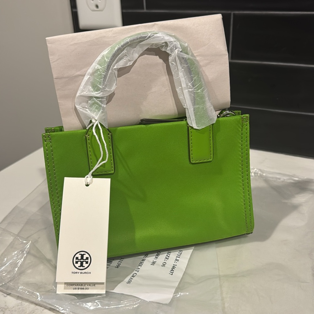 đź’šNWT NYLON ELLA MINI TOTEđź’š - Picture 3 of 4